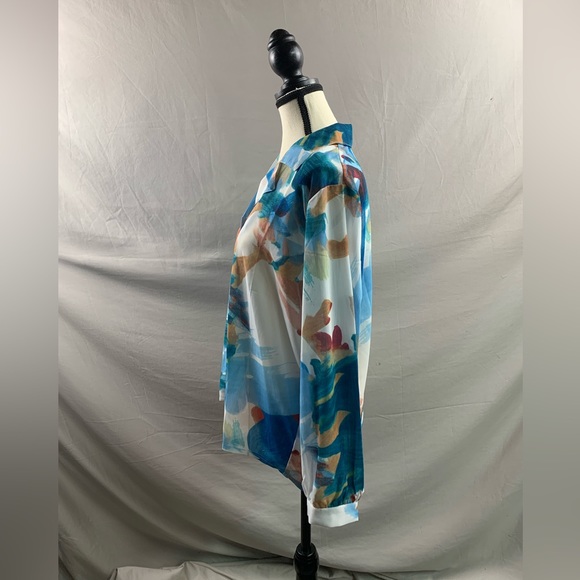 Graphic Patterned Button-Down Blouse - Picture 8 of 9